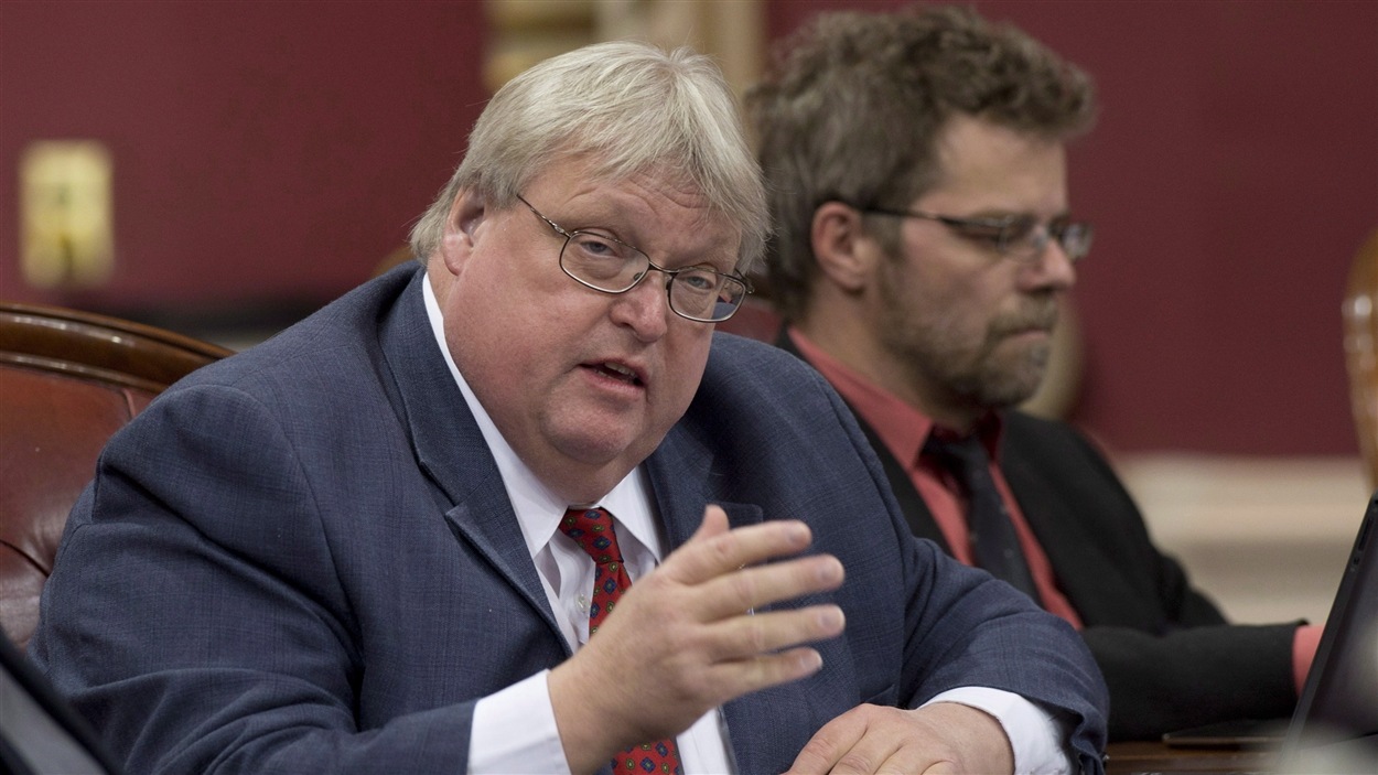 Le gouvernement libéral de Philippe Couillard imposera le bâillon vendredi pour adopter le projet de loi 10 sur la réforme des structures du réseau de la santé et l’abolition des agences régionales.