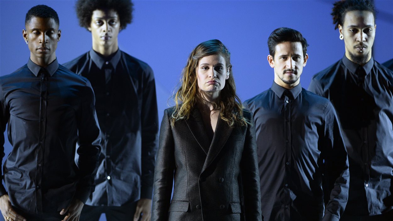 Heloise Letissier et son groupe Christine and the Queens aux Victoires de la musique 2015