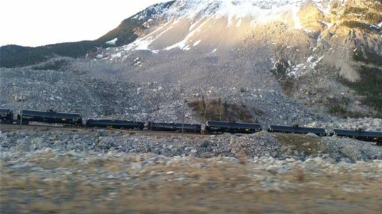 Des wagons du train ont quitté les rails en Alberta