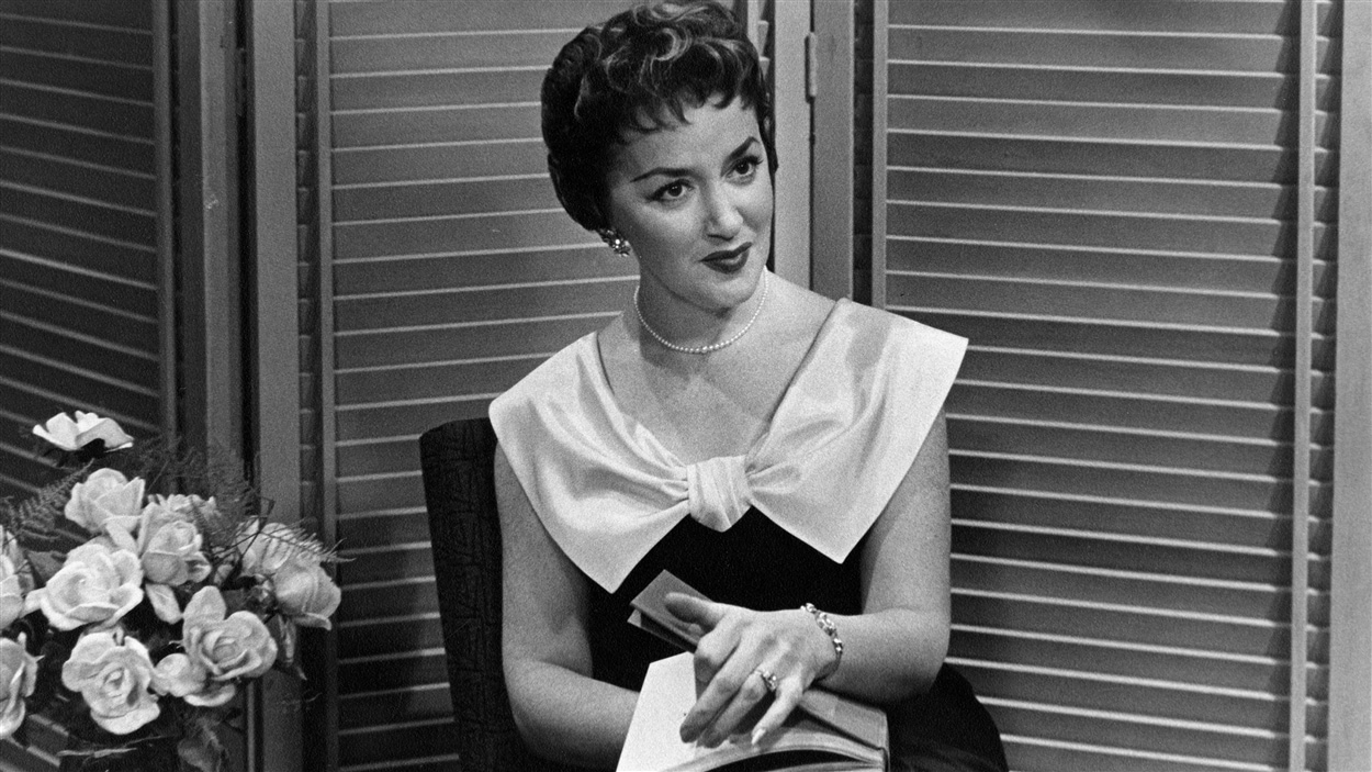L'animatrice de l'émission « À la romance », Lucille Dumont, en 1956.
