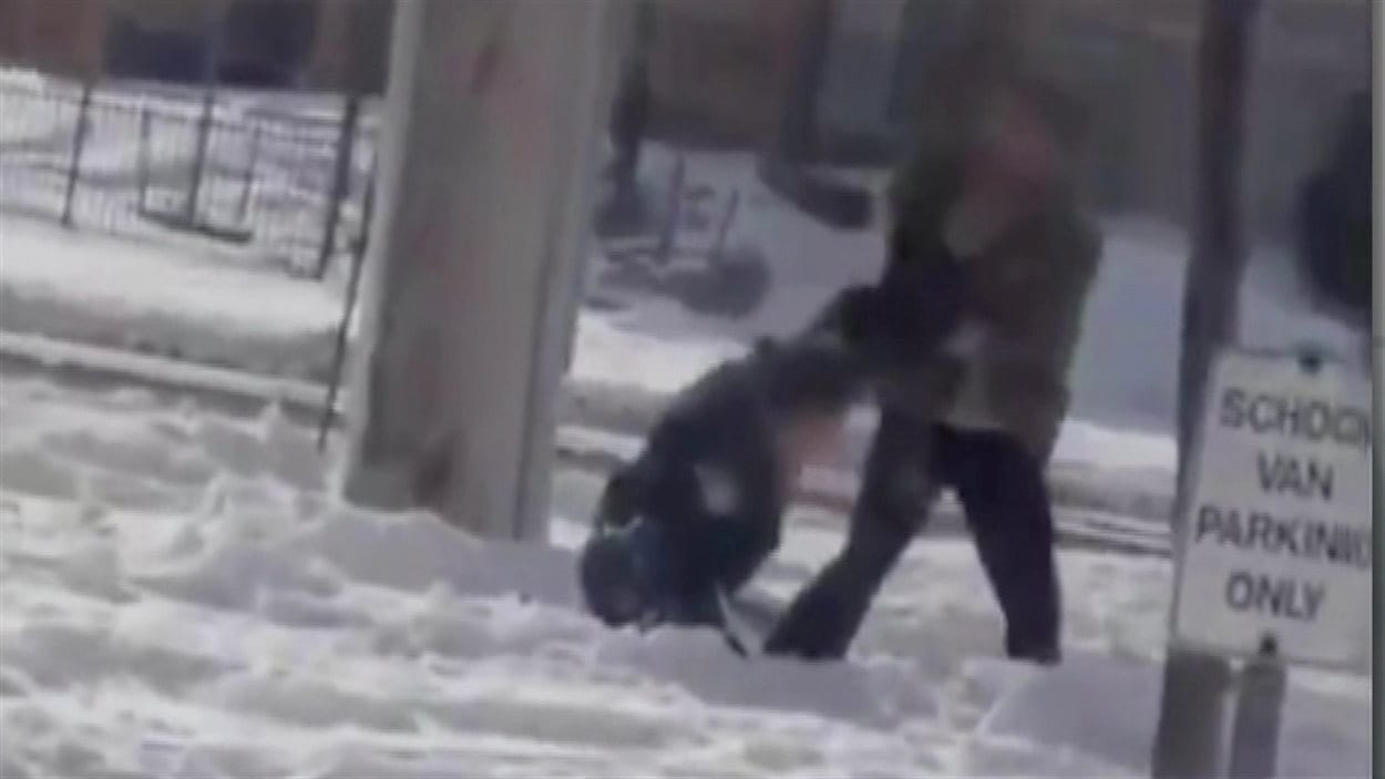La confrontation a eu lieu près d'une école de Brampton.