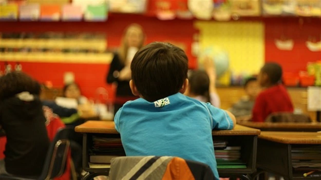 Le gouvernement provincial espère améliorer la réussite scolaire en réduisant le nombre des élèves par classe