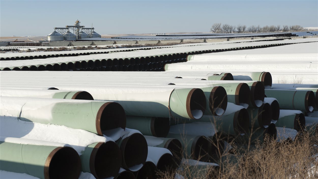 Un dépôt, en 2014, dans le Dakota du Nord, servant à entreposer les tuyaux qui doivent être utilisés pour la construction du projet de pipeline Keystone XL.