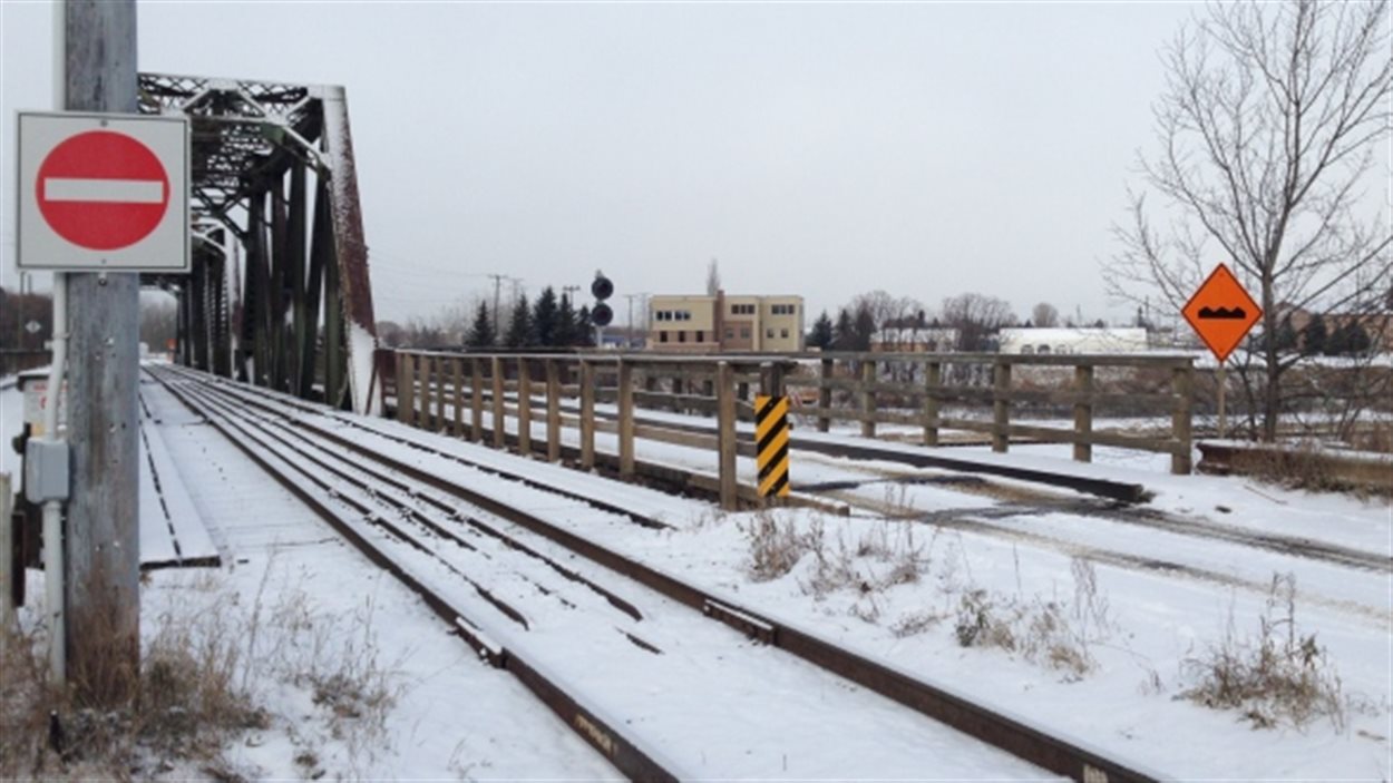 La ville de Thunder Bay demande à la cour de fournir une déclaration selon laquelle une entente avec le CN qui date de 1906, oblige la compagnie ferroviaire a s'occuper du pont à perpétuité