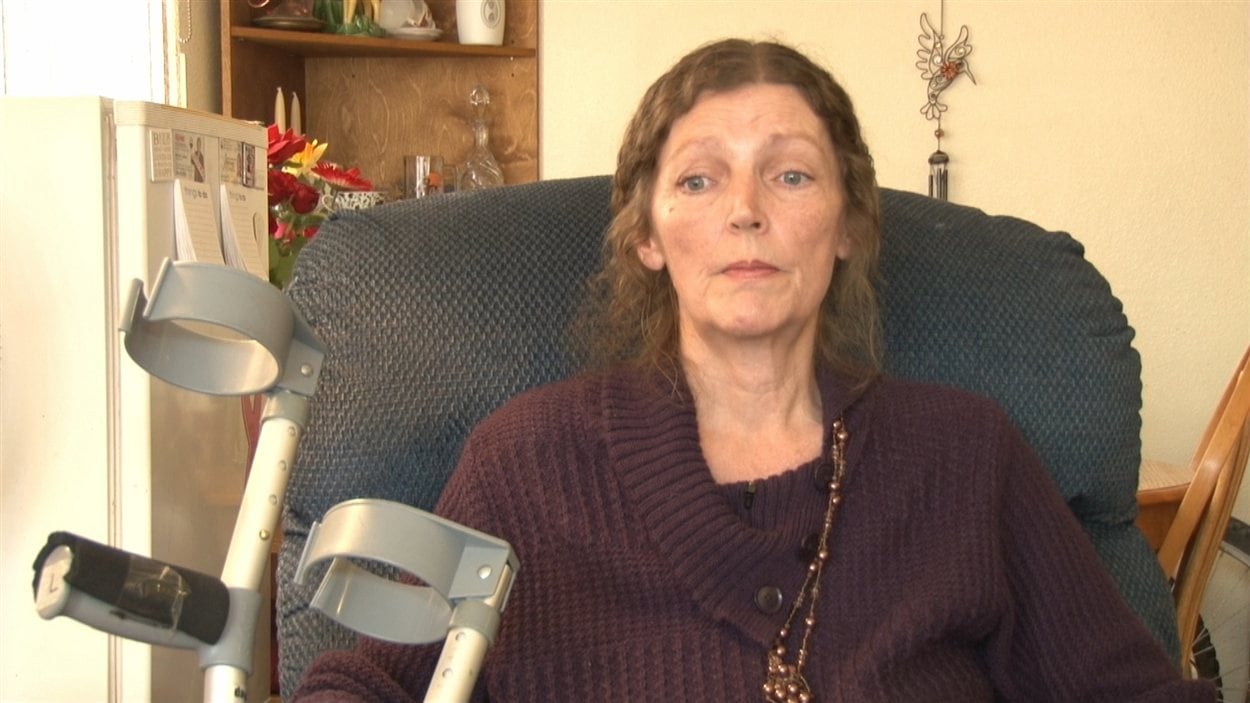 Julie Bennett attend une intervention chirurgicale depuis 2013