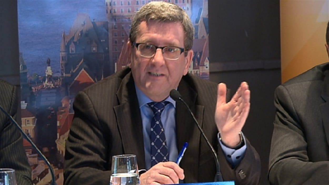 Le maire de Québec, Régis Labeaume, estime que le projet doit être financé par les gouvernements.
