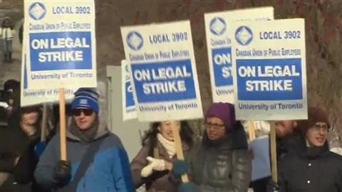 Des assistants à l'enseignement en grève au campus de Scarborough de l'Université de Toronto