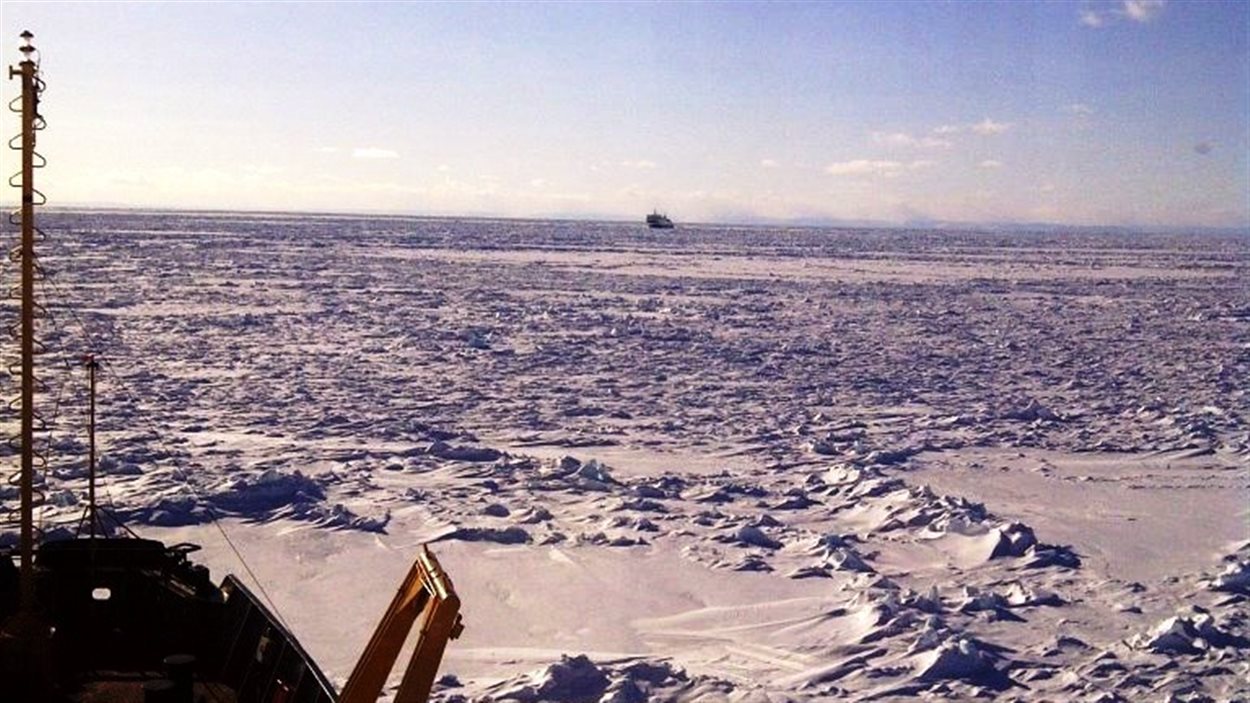 Les bateaux peinent à passer dans le détroit de Cabot.