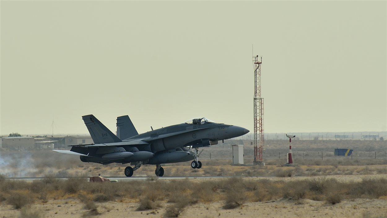 Un CF-18 canadien au Koweit, pays vosin de l'Irak.