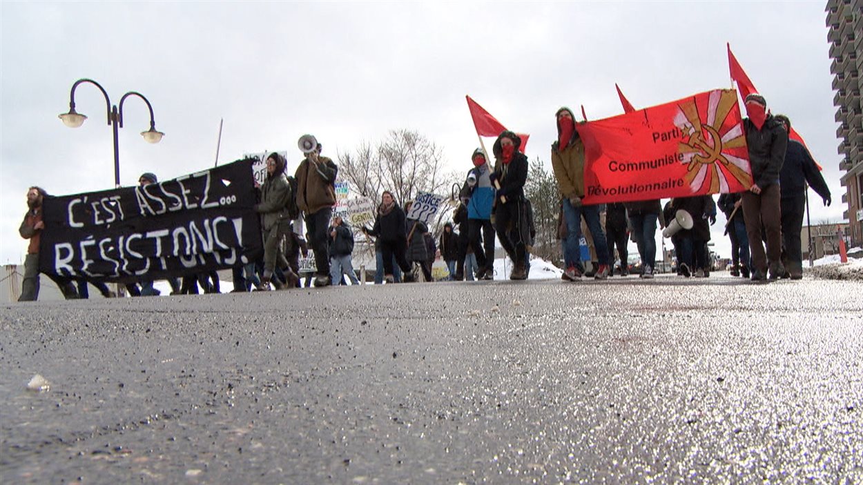 Des dizaines de manifestants protestaient contre la brutalité policière, à Gatineau.