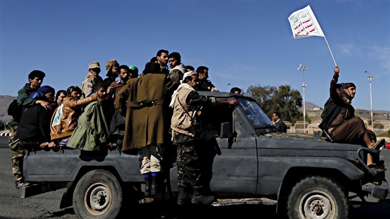 Des rebelles houthis à Sanaa, le 25 mars