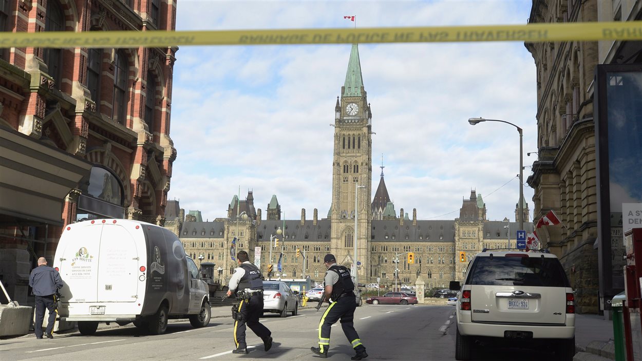 Le parlement d'Ottawa quelques minutes après la fusillade survenue le 22 octobre 2014