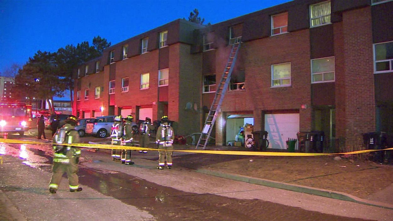 Les pompiers ont été appelés dans l'est de Toronto vers 6h samedi.