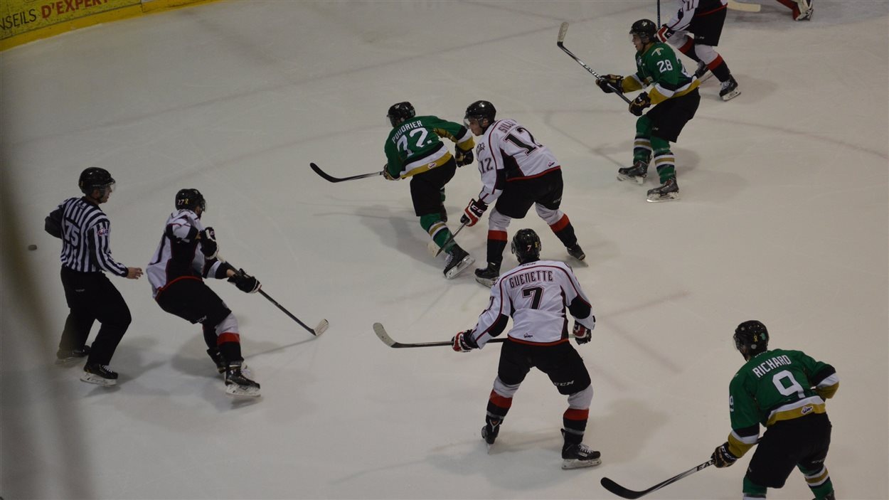 Les Huskies prennent leur revanche | Radio-Canada