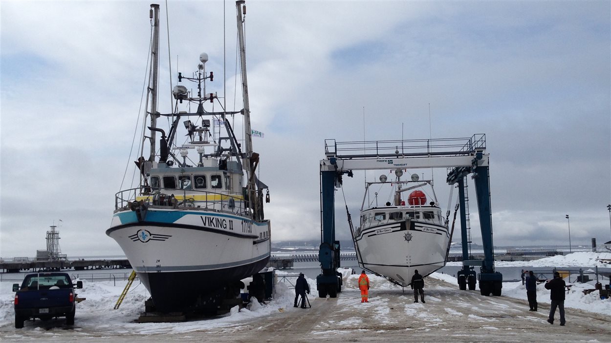 À Sept-Îles, les bateaux se préparent à larguer les amarres.
