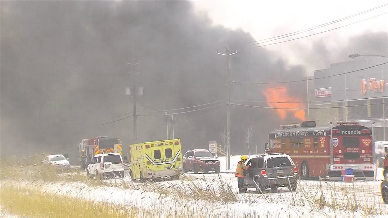 Incendie à Beloeil évacuations et circulation perturbée RadioCanada