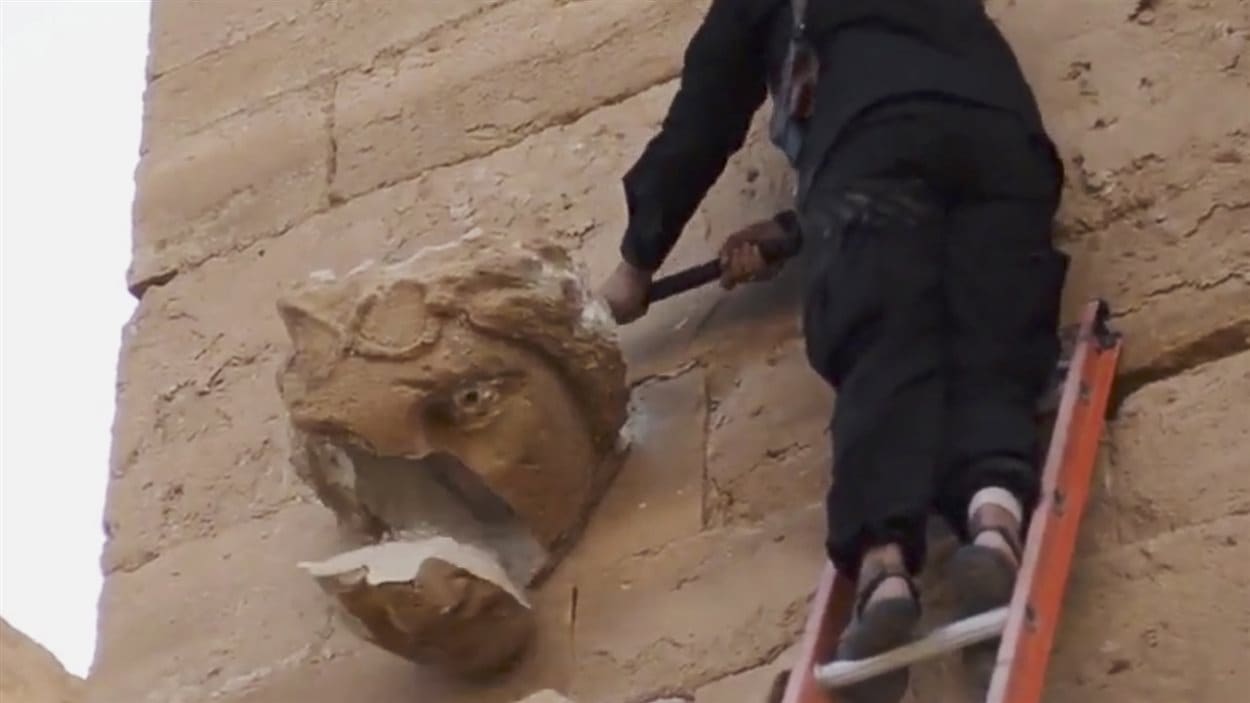 Des militants du groupe armé État islamique ont détruit un site archéologique en Irak.