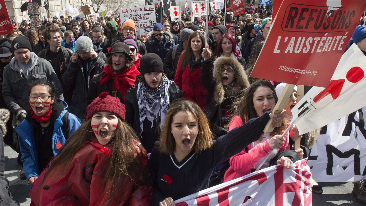 Des étudiants manifestent à Montréal.