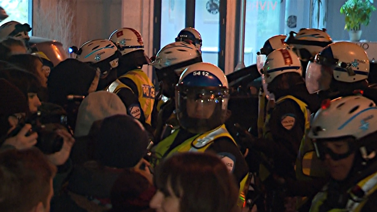Les policiers du SPVM sont intervenus pour disperser les manifestantes