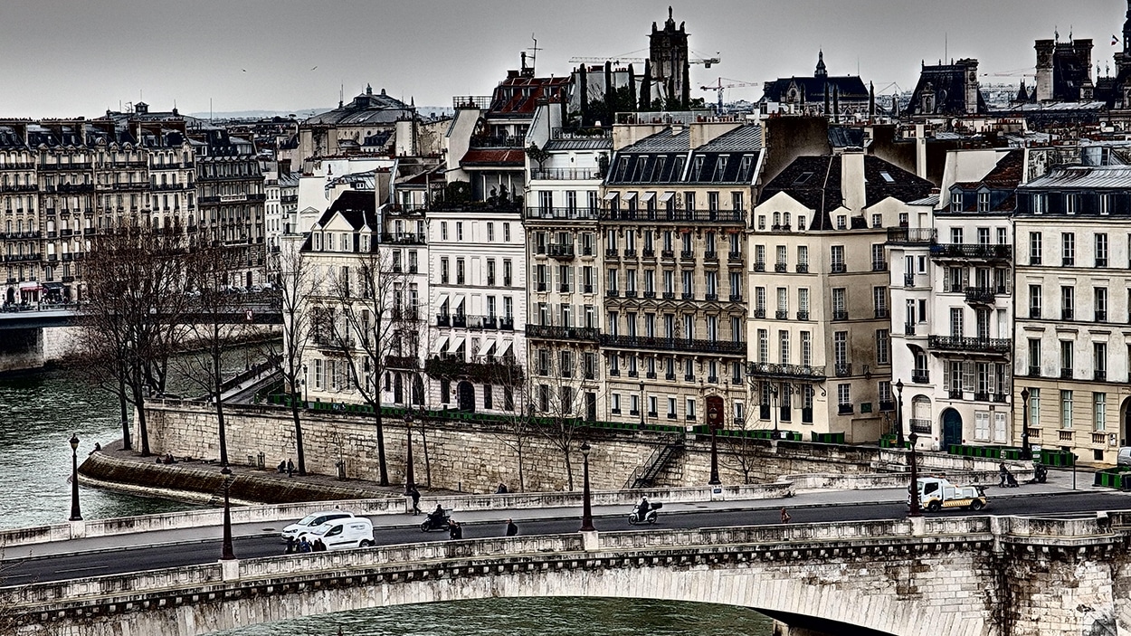 Monique Giroux retourne à Paris, trois mois après les attentats Radio