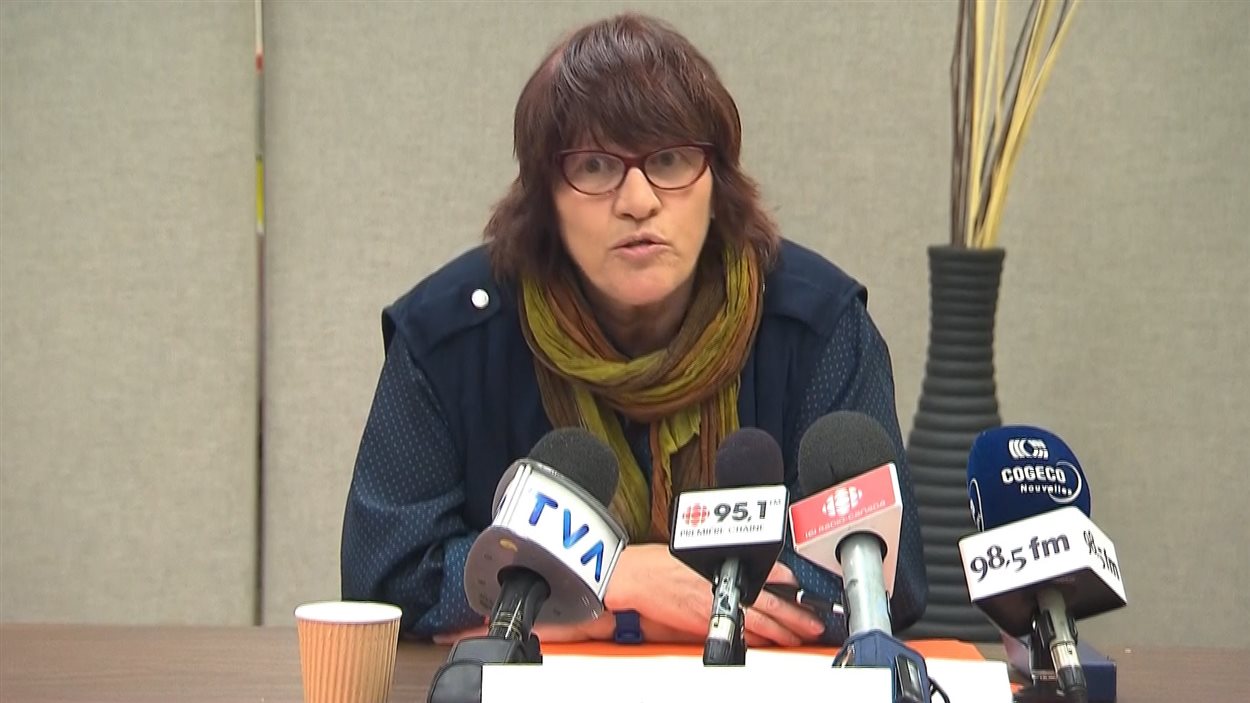 La présidente du Syndicat des professeurs de l’UQAM, Michèle Nevert, en point de presse