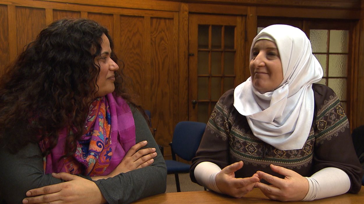 L'Israélienne Shirli Karavani et la Palestinienne Kifa Odeh-palestinienne étudient au RIAC (Réseau international d'action communautaire) de l'Université McGill.