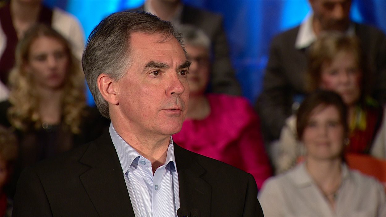 Le premier ministre albertain Jim Prentice ne croit pas que la participation albertaine à une bourse du carbone soit dans le meilleur intérêt de la province.
