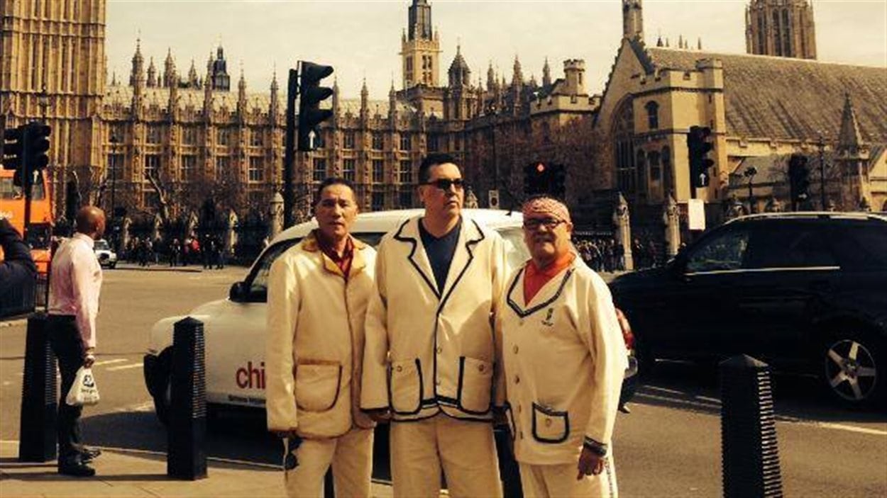 Les chefs Réal McKenzie, Mike McKenzie et Jean-Charles Piétacho à Londres