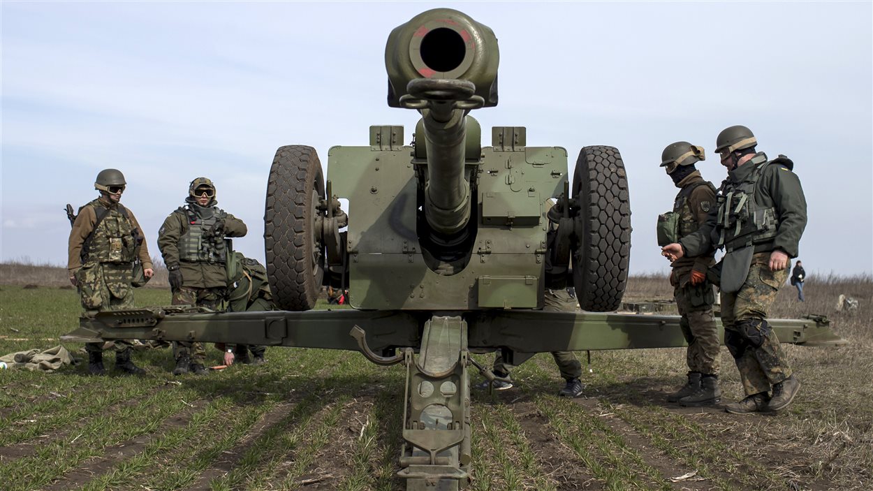 Des volontaires ukrainiens dans l'est de l'Ukraine