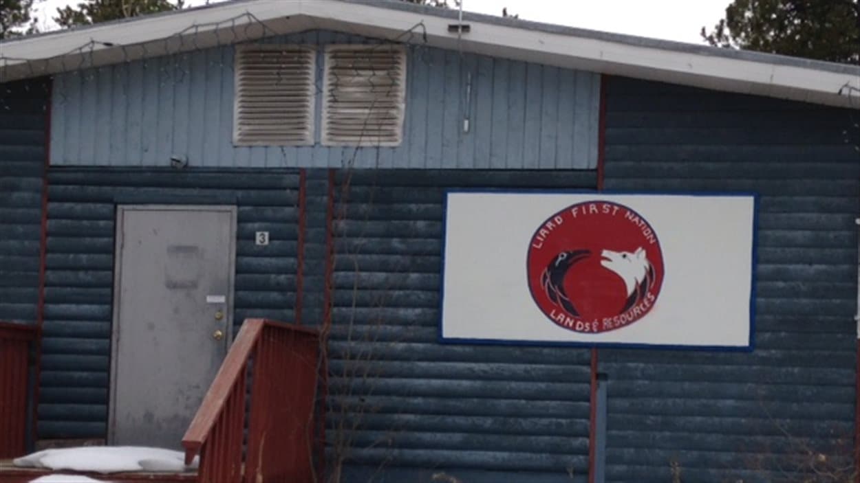Façade du bureau des Terres et Ressources de la Première Nation Liard.