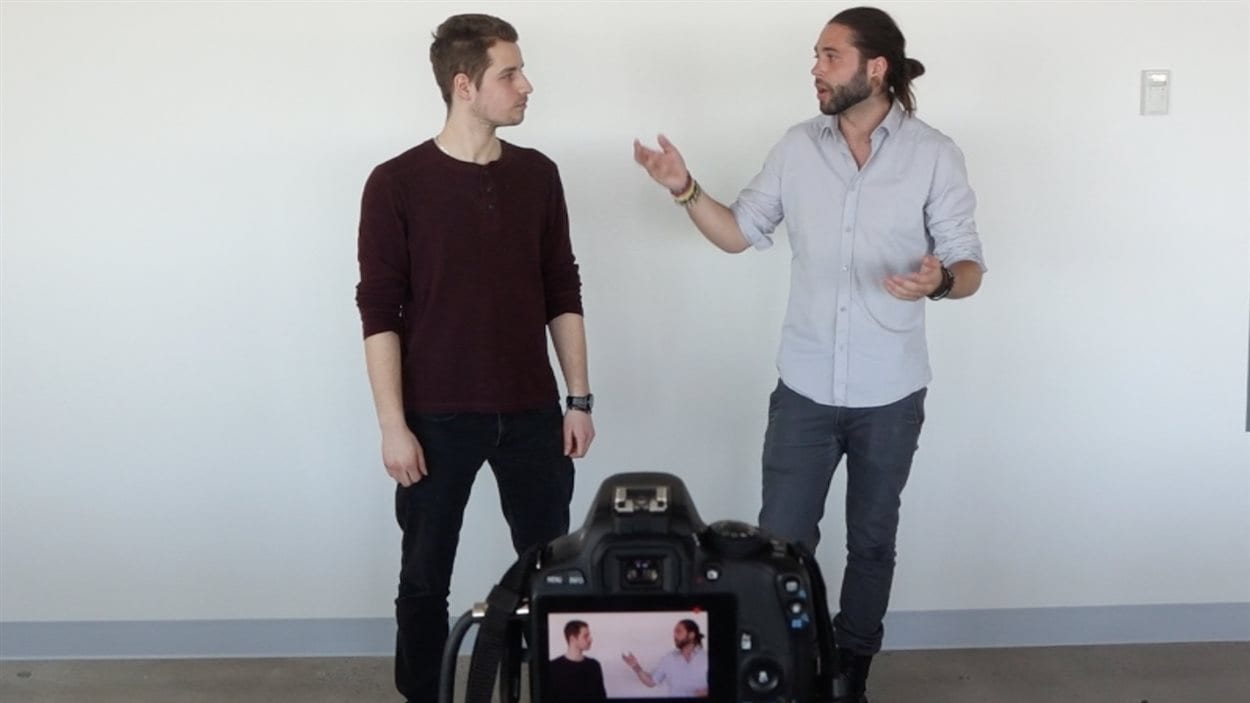 Loïc Mireault et Antoine Seigle, deux des artisans derrière la vidéo de l'aigle sur YouTube.
