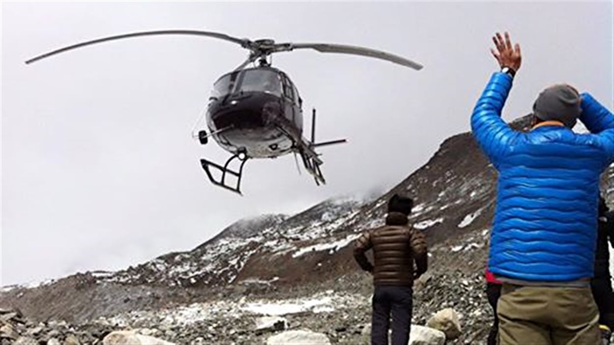 Évacuation de blessés sur l'Everest