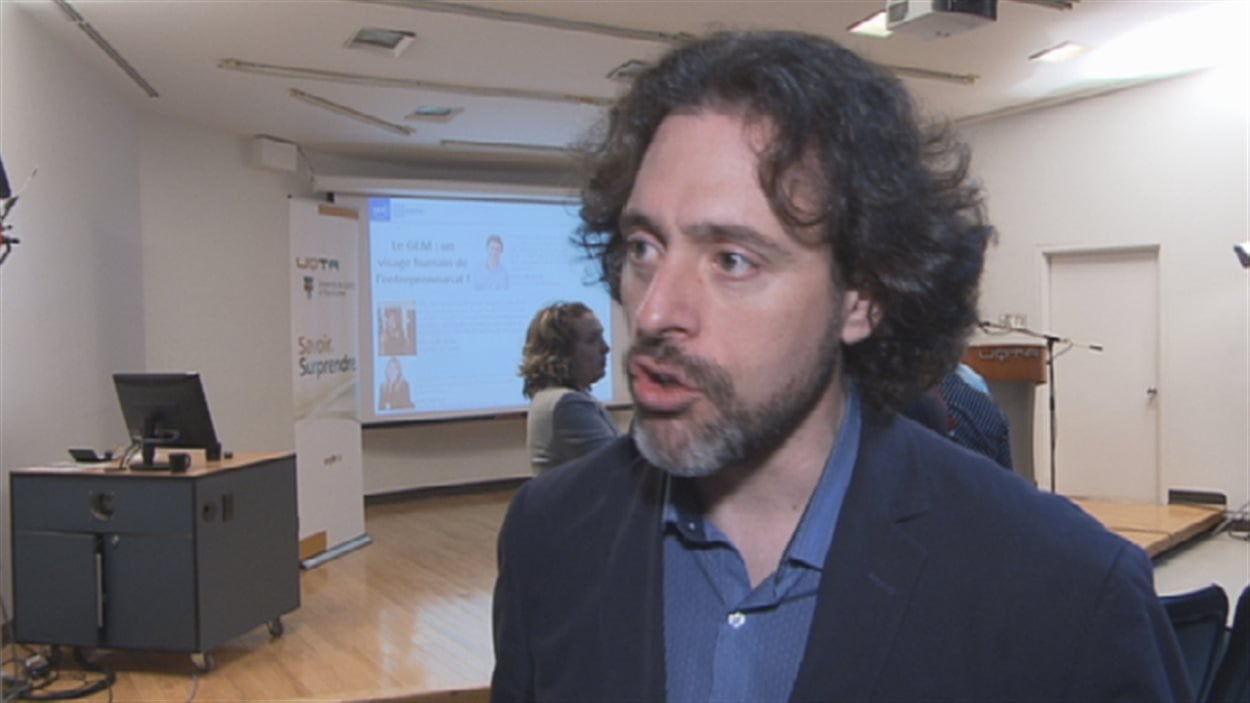 Le professeur Étienne St-Jean, titulaire de la Chaire de recherche sur la carrière entrepreneuriale
