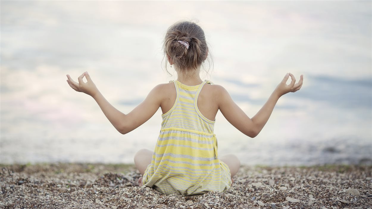 Enfant qui médite
