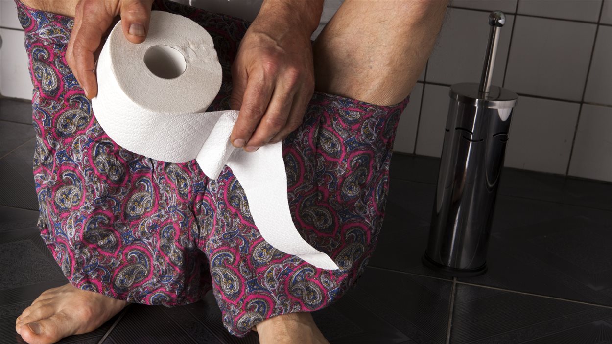 Un homme à la toilette