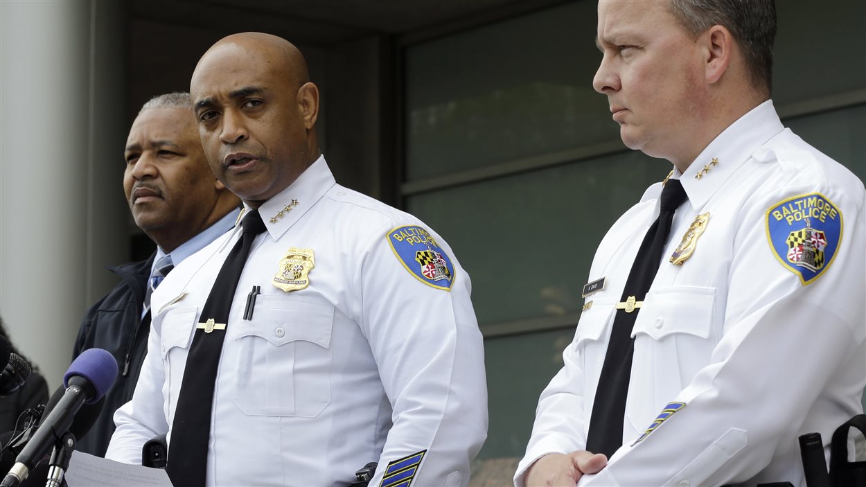 Le chef de la police de Baltimore, Anthony Batts, annonce que le rapport sur la mort de Freddie Gray a été remis un jour plus tôt que prévu.