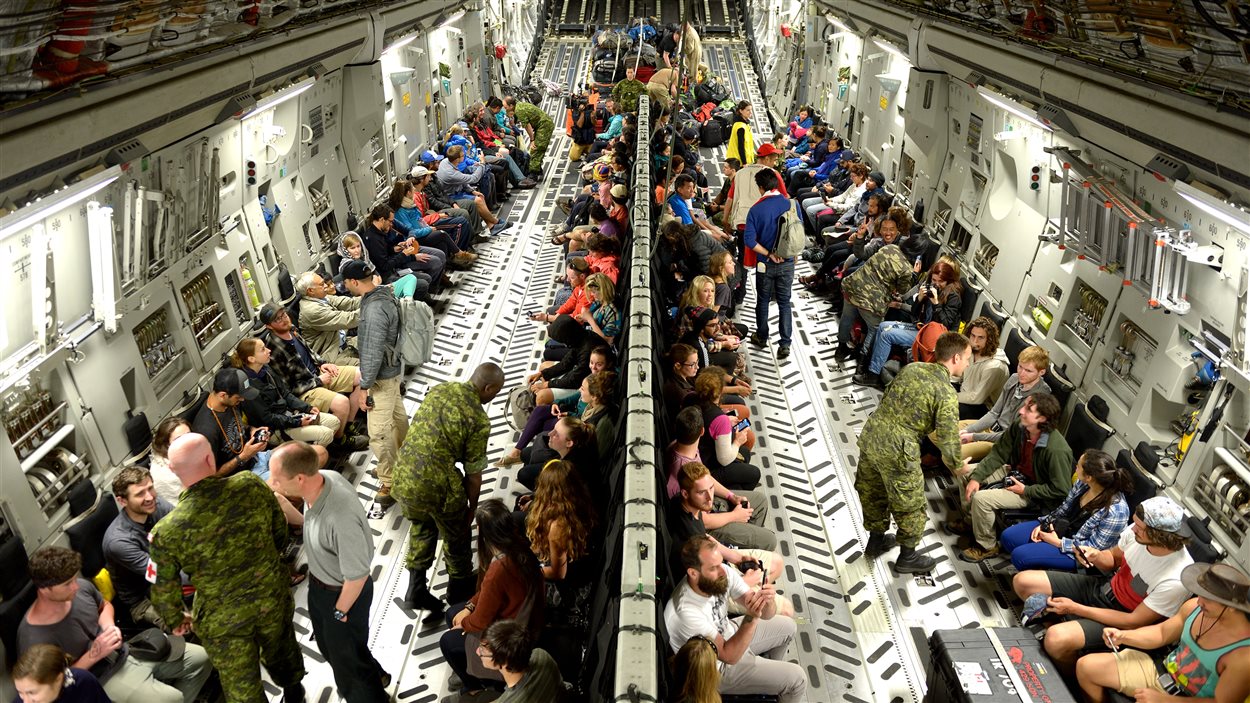 Des Canadiens ont été évacués du Népal mercredi par un C-17 des Forces armées canadiennes