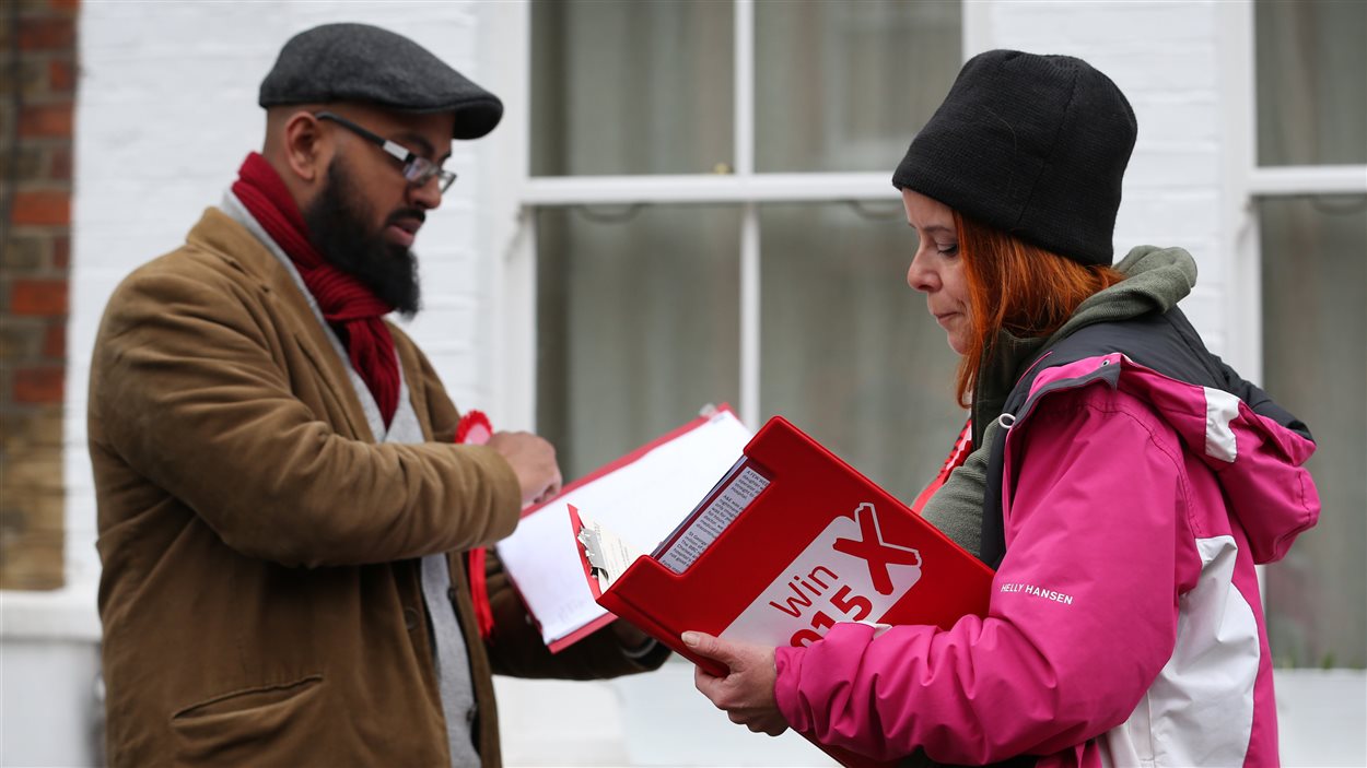 Des sympathisants du Parti travailliste en campagne à Battersea, dans le sud de Londres, le 31 janvier 2015