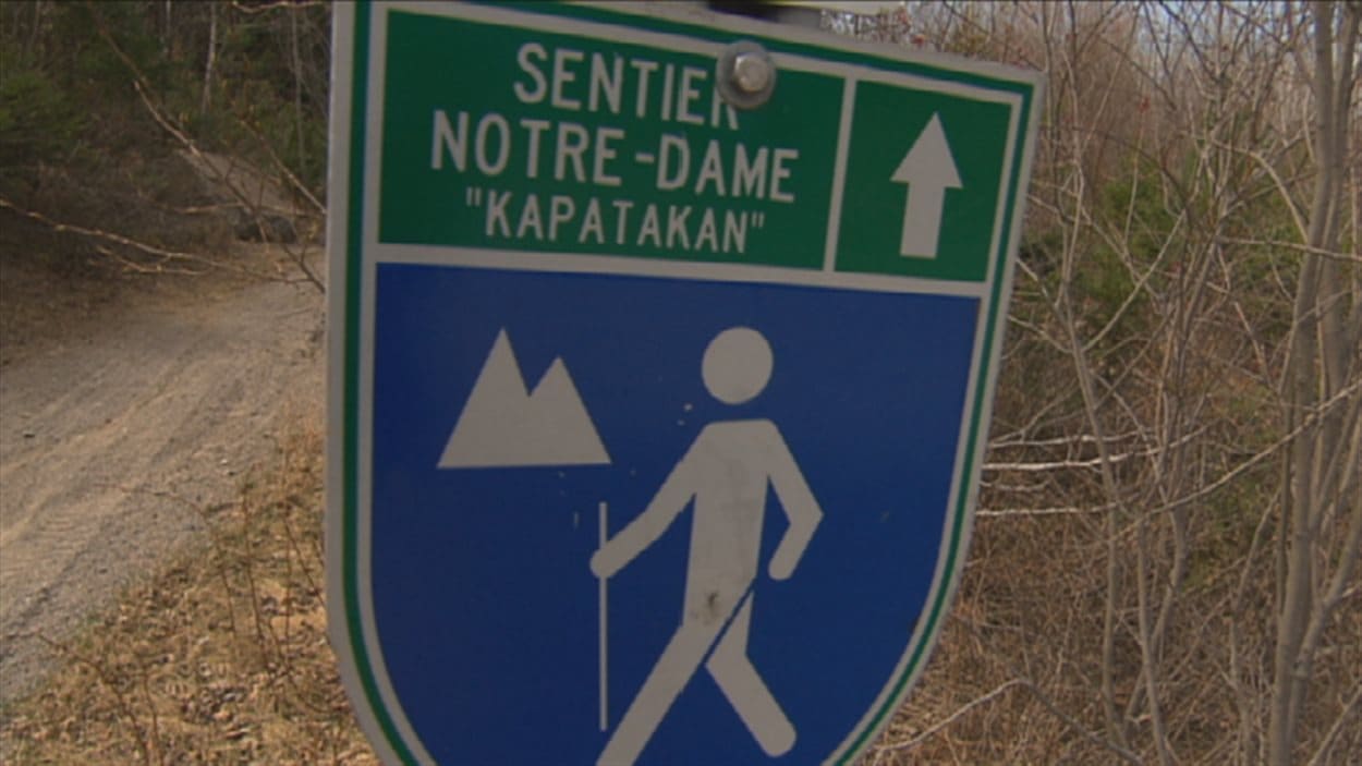 Cartel de La ruta Notre Dame a Kapatakan
