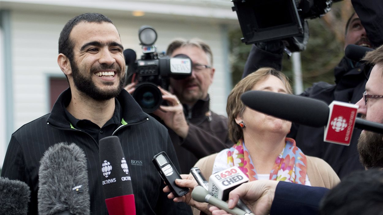 Omar Khadr parle aux médias pour la première fois.