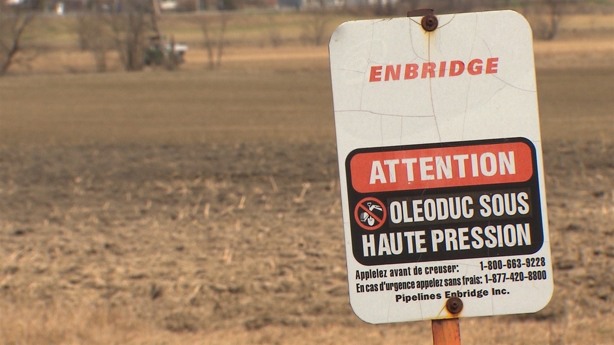 Panneau qui signale la présence d'un oléoduc d'Enbridge