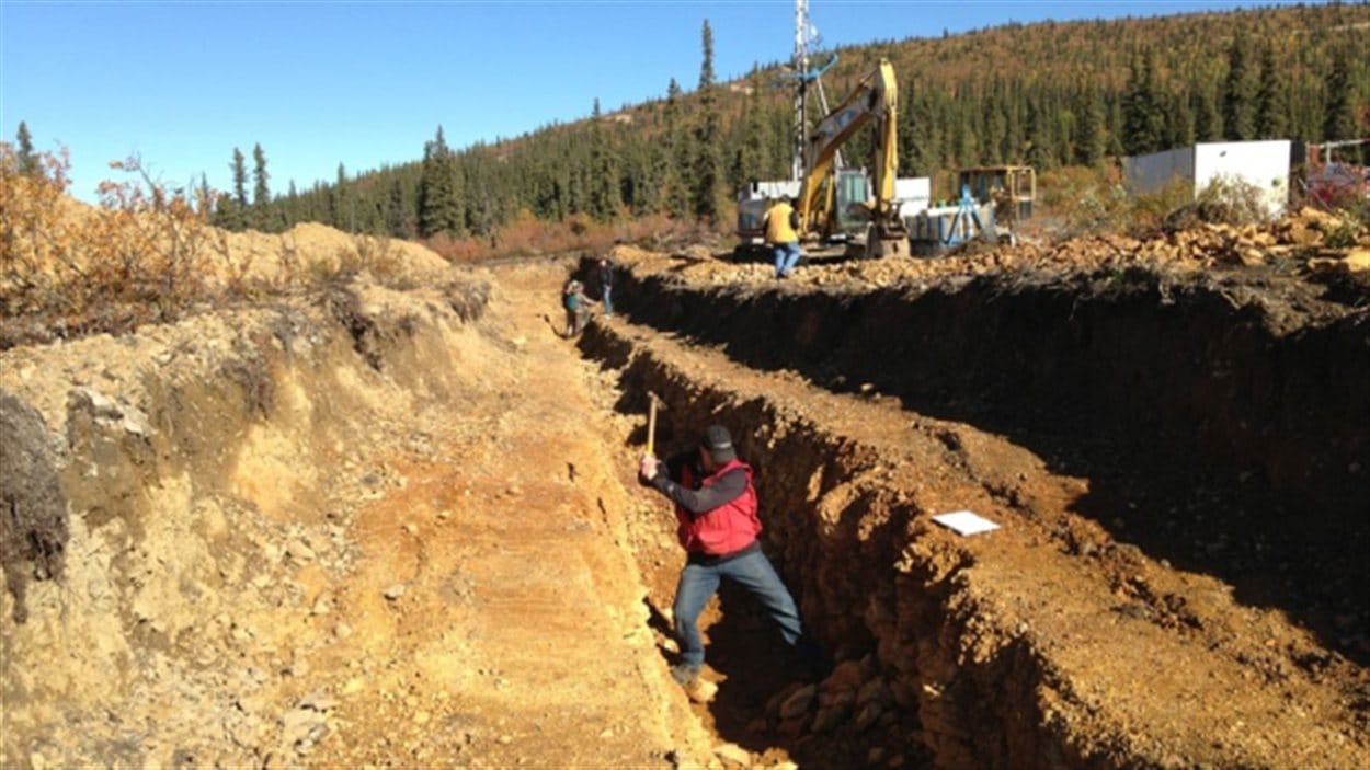 Des ouvriers sur le site du projet Coffee Gold au Yukon