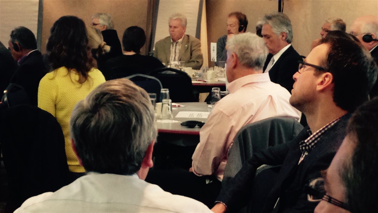 Des participants au forum sur la révision stratégique des programmes au Nouveau-Brunswick.
