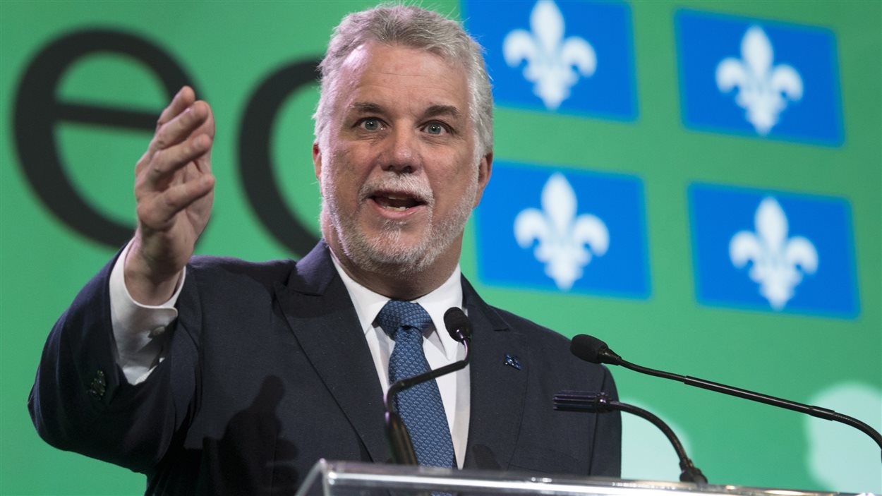 Le premier ministre Philippe Couillard a promis de partager avec les villes les redevances sur l'exploitation des ressources minières.