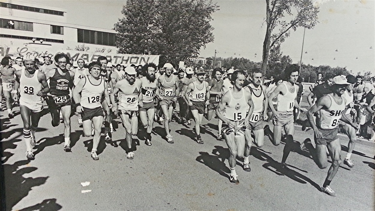 Le départ du premier marathon d'Ottawa, en 1975.