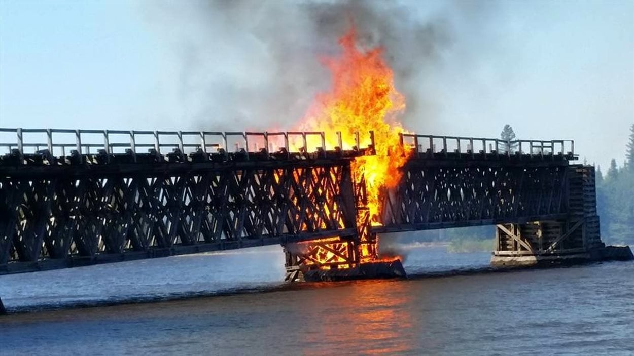 Un incendie a détruit une partie des ruines du pont de Grassy Narrow, situé dans la municipalité de Moffet au Témiscamingue