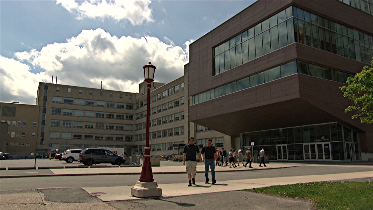 Le campus de l'Université d'Ottawa. (26-05-15)