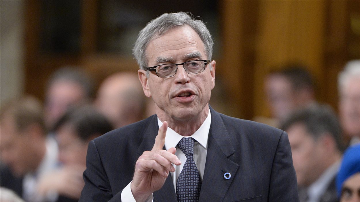 Joe Oliver a la Monnaie royale à l'oeil | Radio-Canada