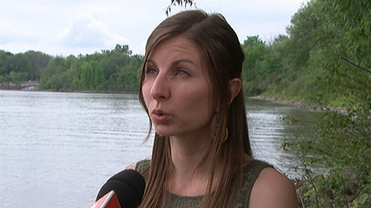 La directrice des opérations à Sentinelle Outaouais, Adèle Michon. (05-06-15)