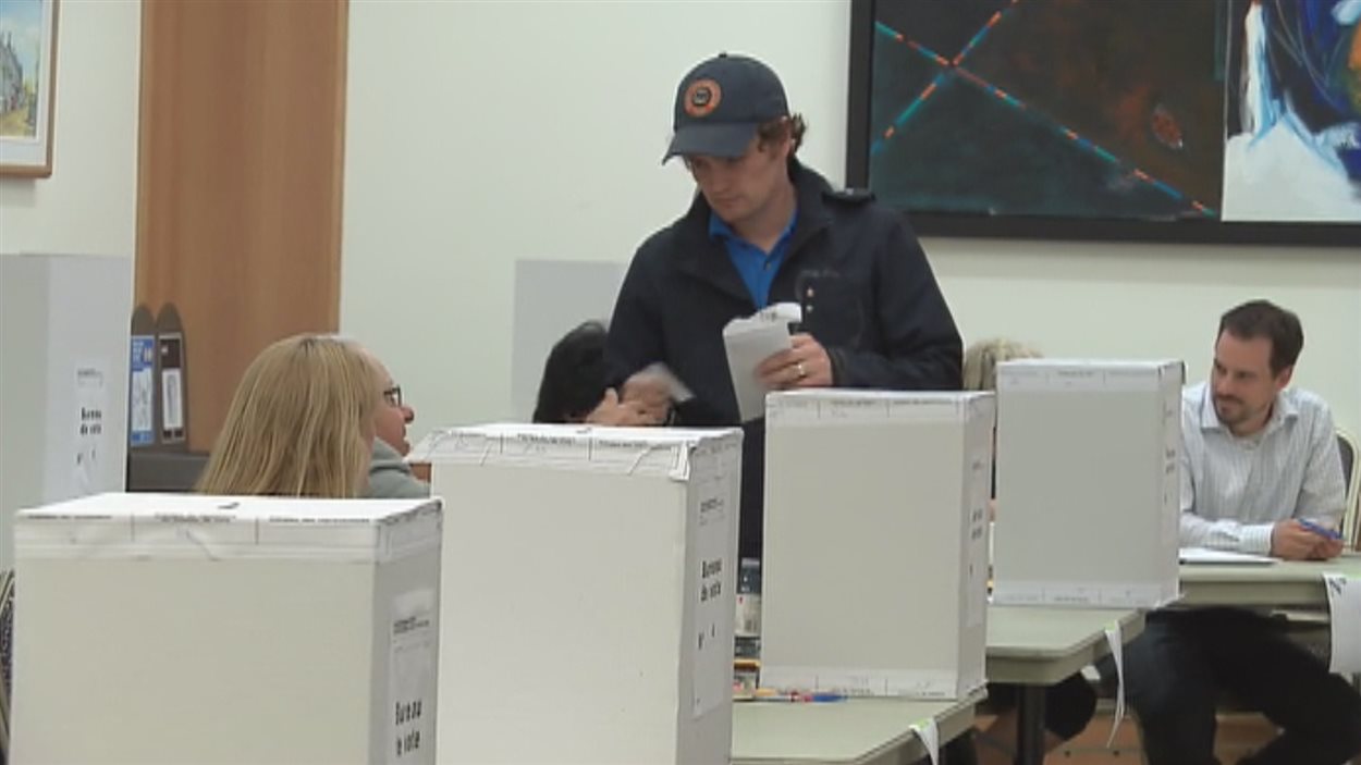Jour d'élection à SaintAugustindeDesmaures RadioCanada